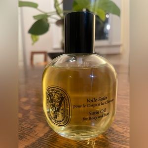 Diptyque 
SATIN OIL FOR BODY AND HAIR
